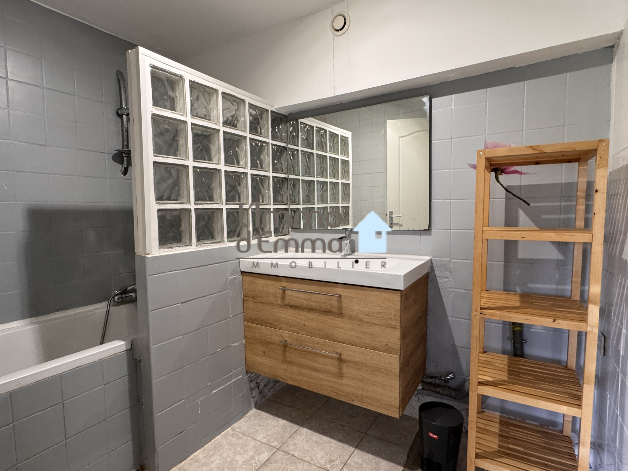 salle de bains logement 2 RDC